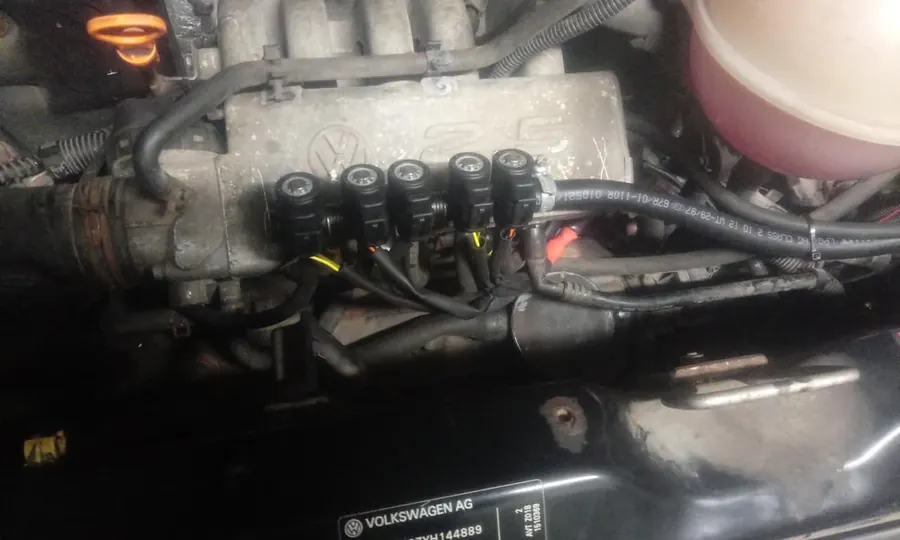 Instalacja LPG zamontowana w komorze silnika