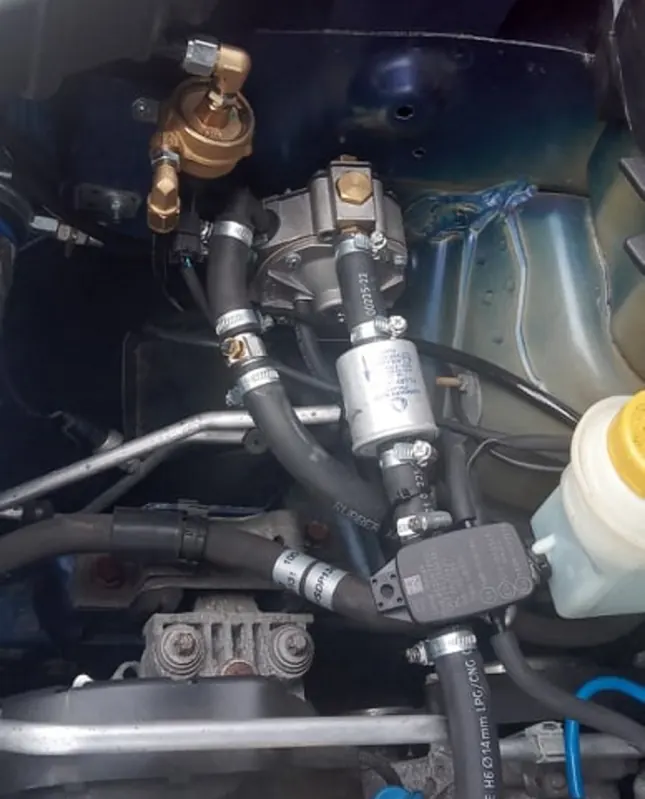 Wnętrze samochodu po montażu instalacji LPG